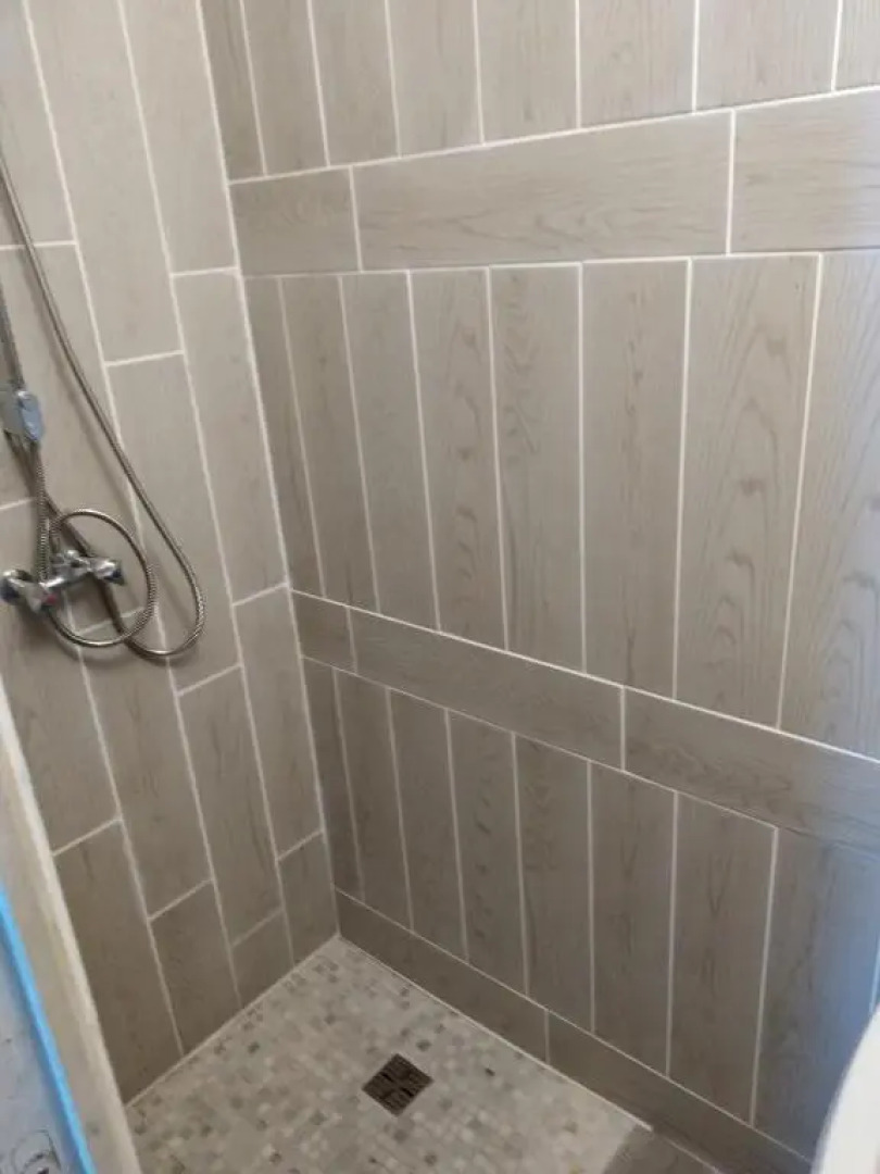 Cute 1-bed cottage with view across park.