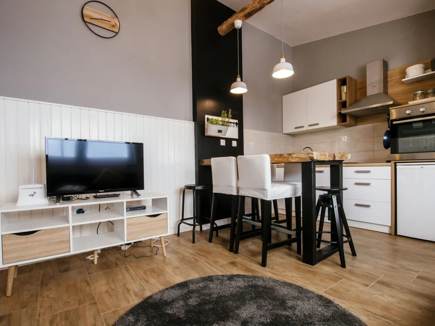 Charming Holiday Home in Razanac with Terrace