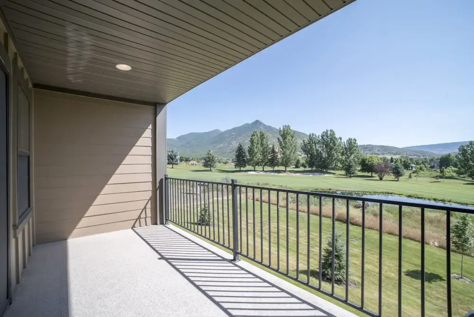 Family Vacation~crater Hot Spring, Tubing & Ice Skating~kanton 3 Bedroom Apts by RedAwning