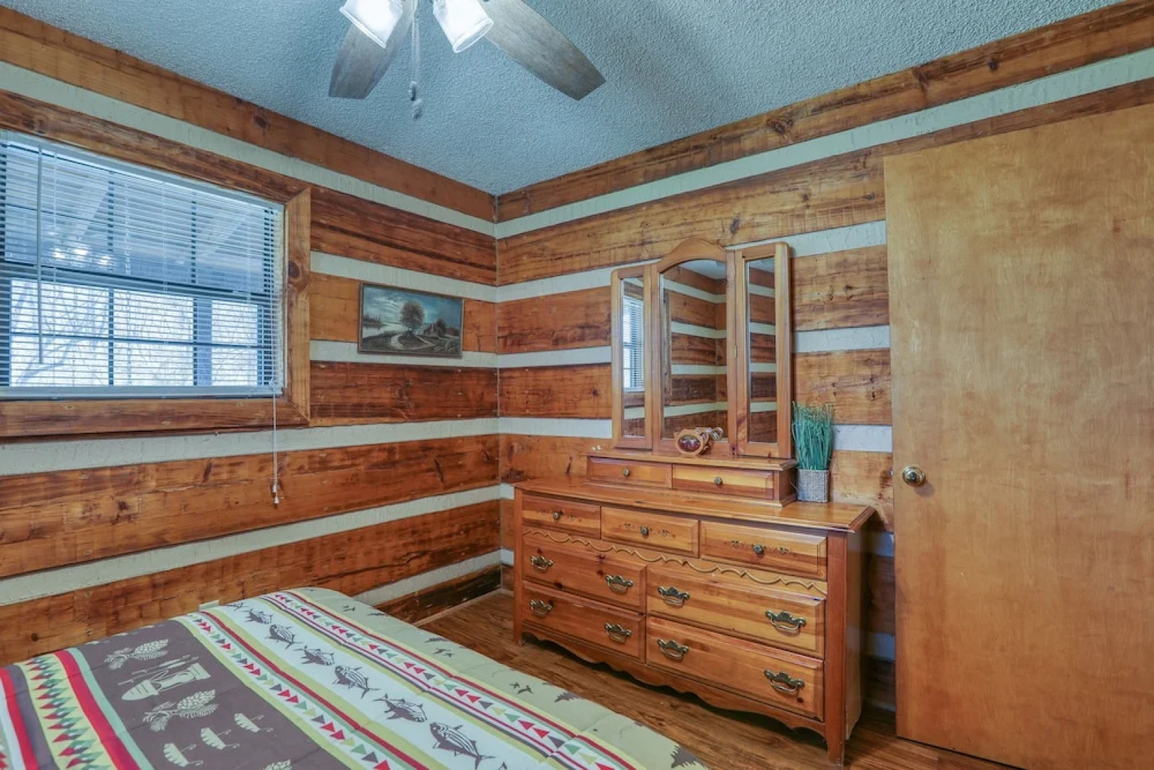 Creekside Memories - 2 Bedrooms, 2 Baths, Sleeps 6 Cabin by RedAwning