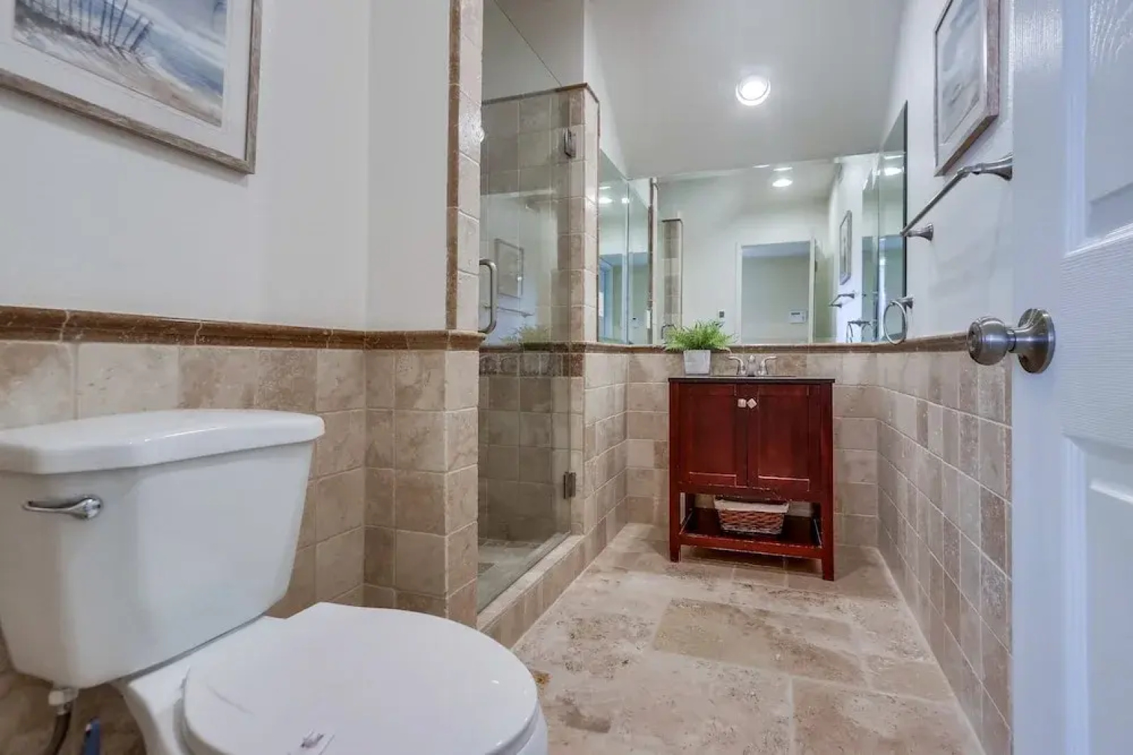 Beautiful Backyard Oasis 5 bedroom 3 Bathroom Home