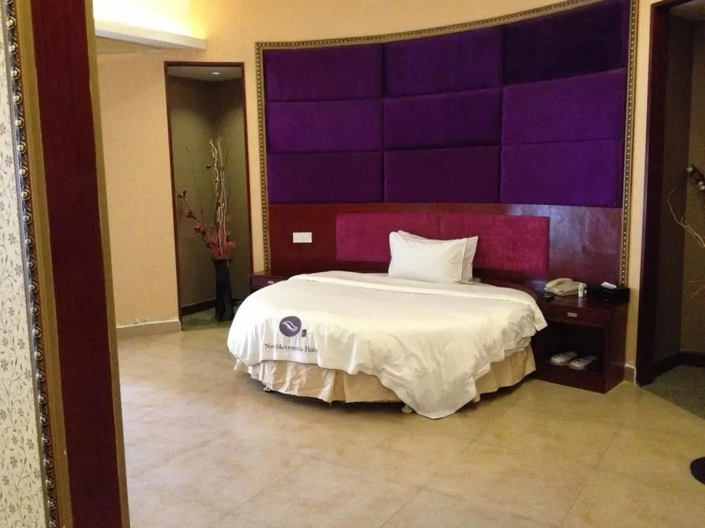 New Metropolis Hotel