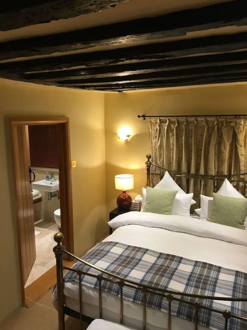 Heathrow Cottages B&B