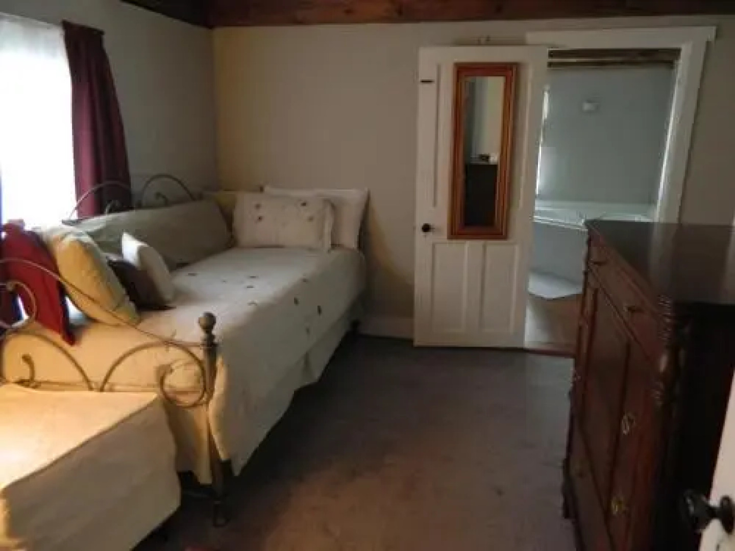 1810 House Bed & Breakfast