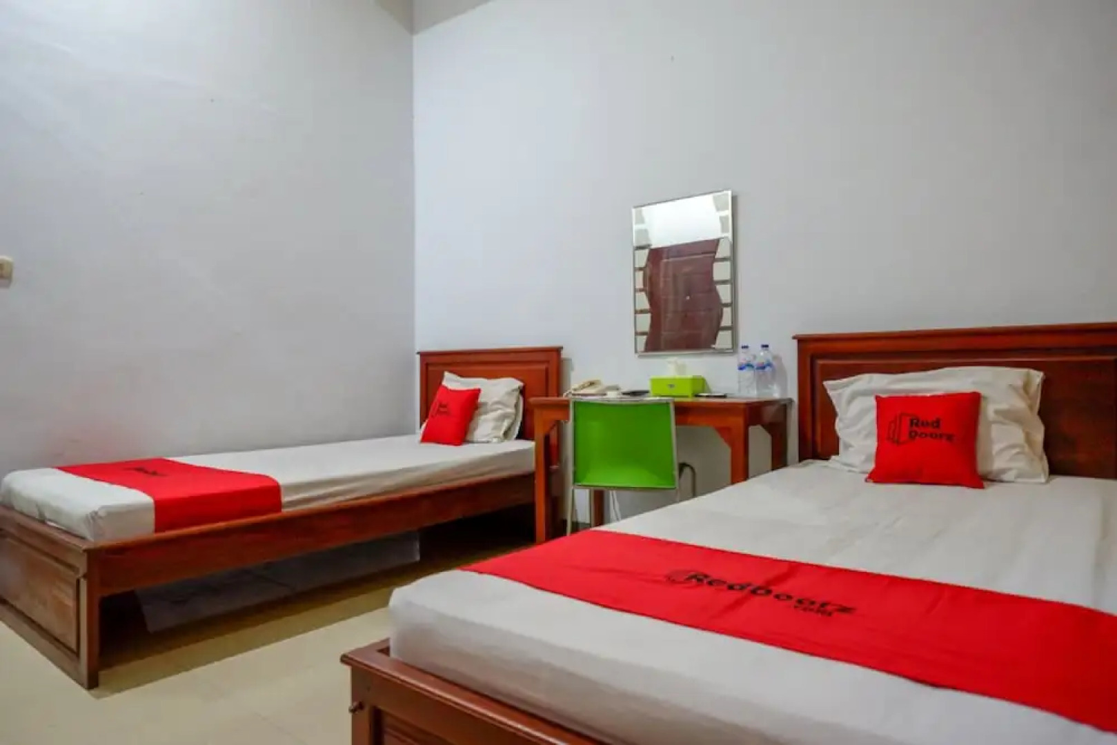 RedDoorz near Kamali Beach Bau Bau