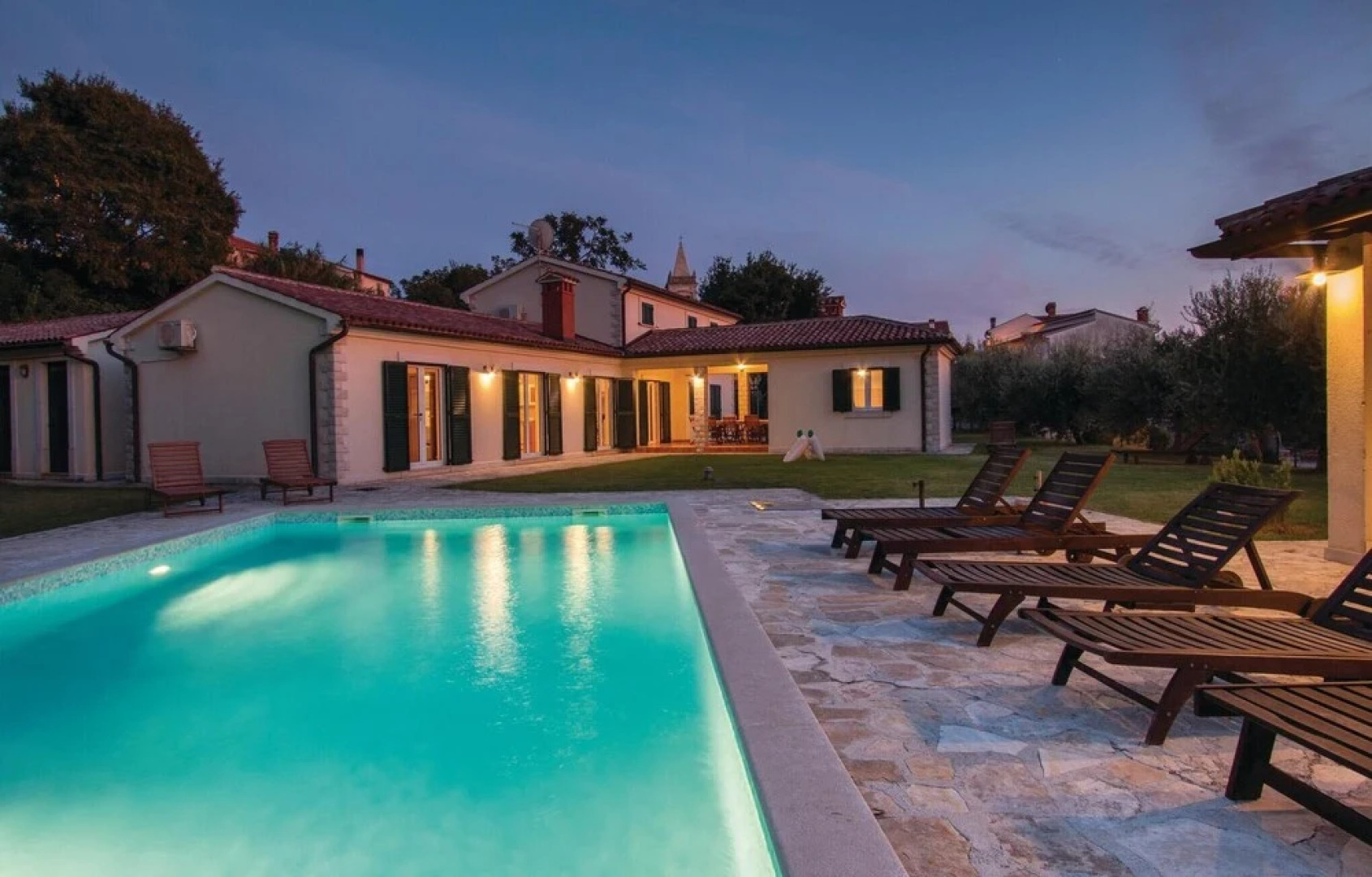 Nice Home in Liznjan with Outdoor Swimming Pool, Hot Tub & Sauna