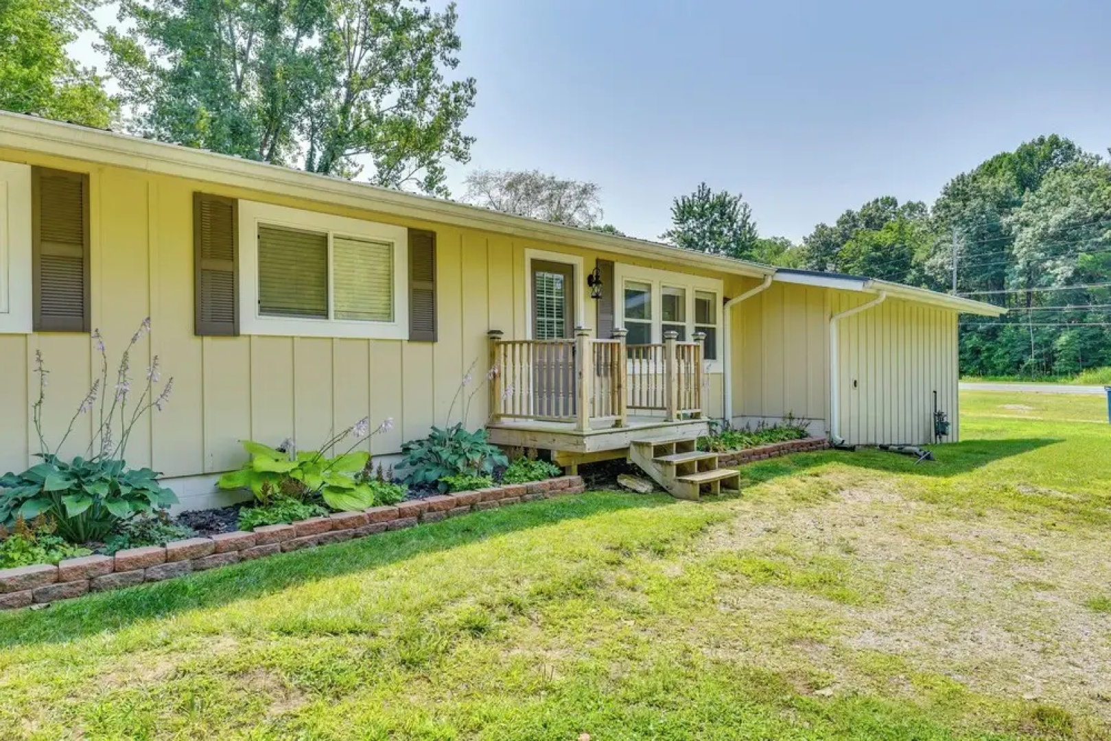 2 Mi to Lake Michigan: Pet-friendly Sawyer Apt