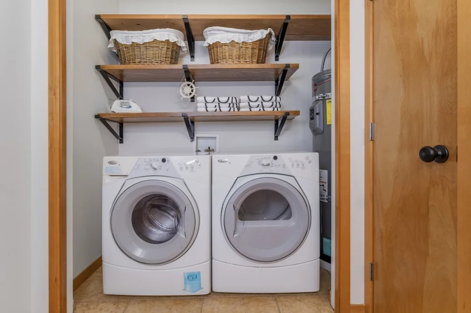 Just Plain Getaway 3 Bedroom Home by NW Comfy Cabins by RedAwning