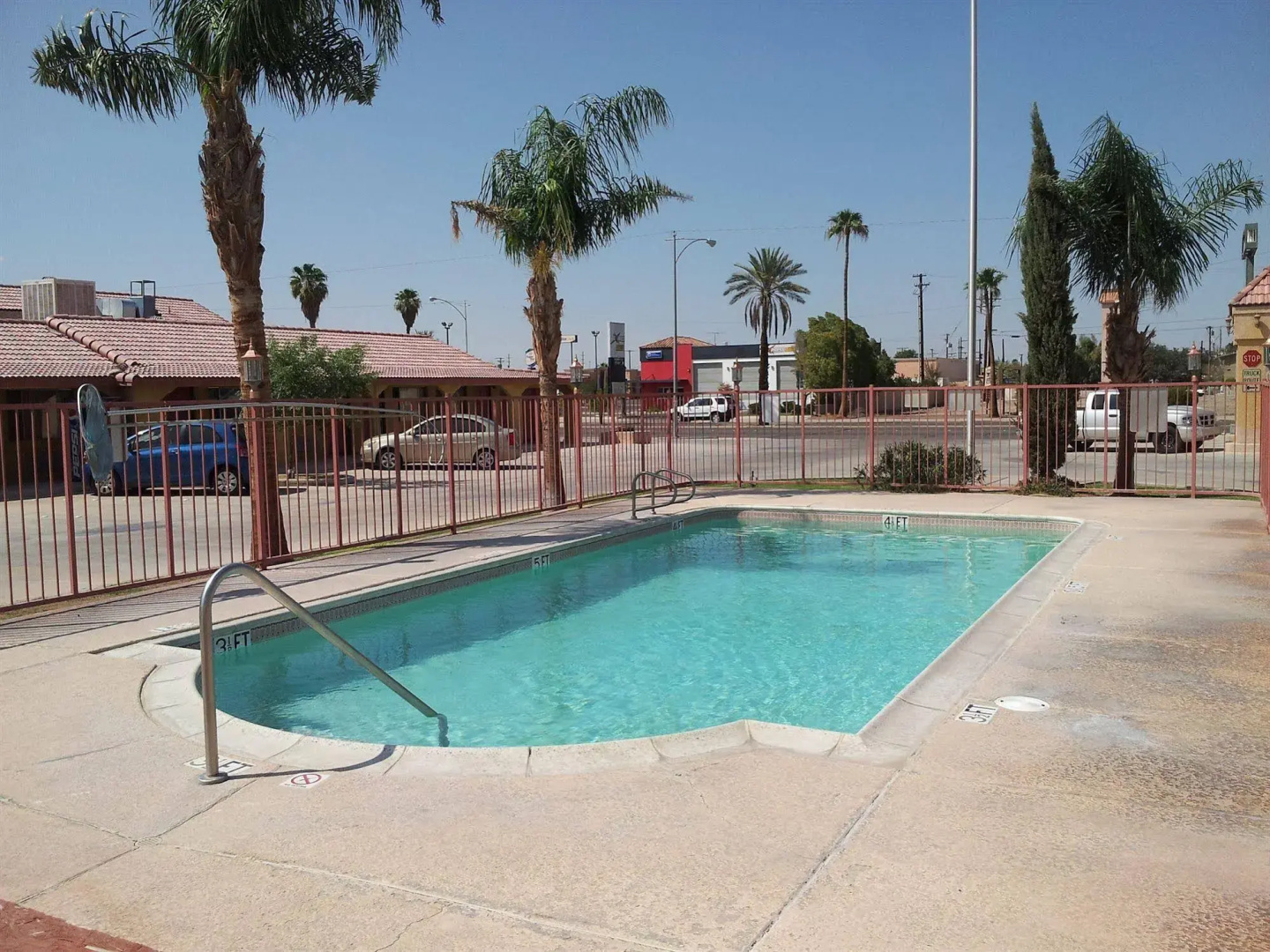 Sun Valley Inn & Suites