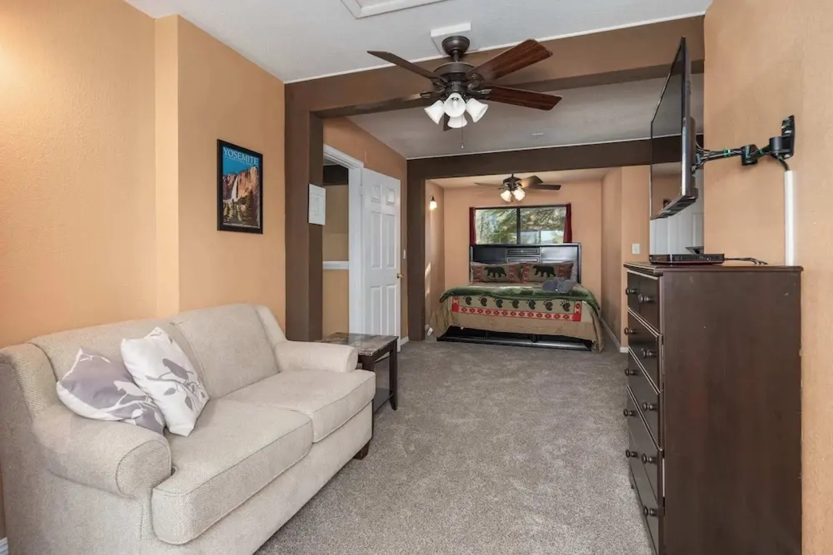 Yosemite Aviary and Quail Within Yosemite - 2 Separate Units, Up To 14 Guests!