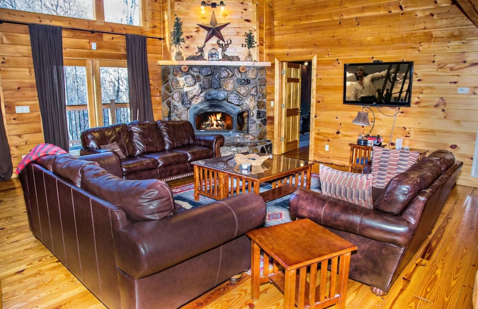 Wolfsong Lodge 5 Bedrooms 4.5 Bathrooms Cabin