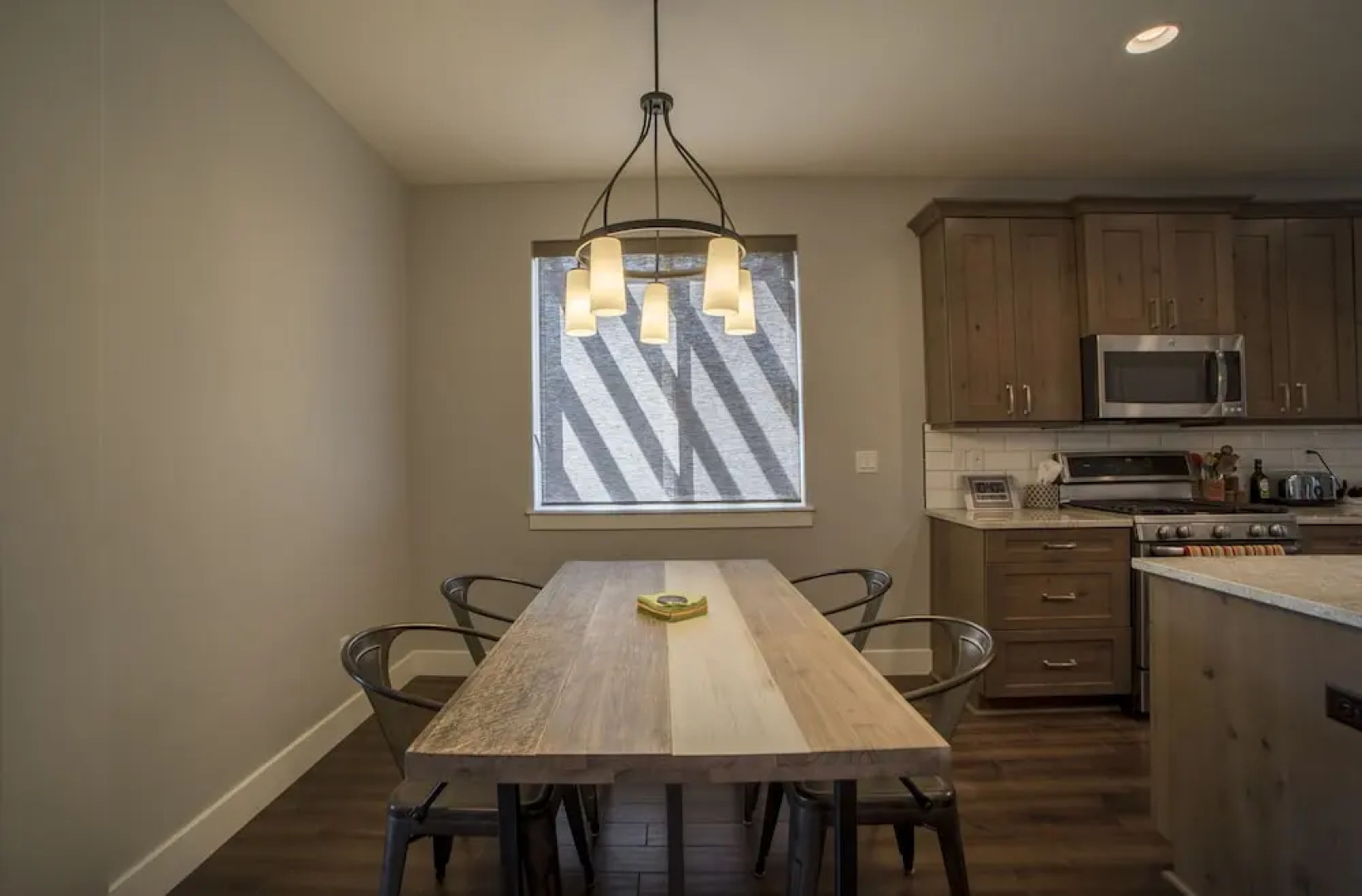 Family Vacation~crater Hot Spring, Tubing & Ice Skating~kanton 3 Bedroom Apts by RedAwning