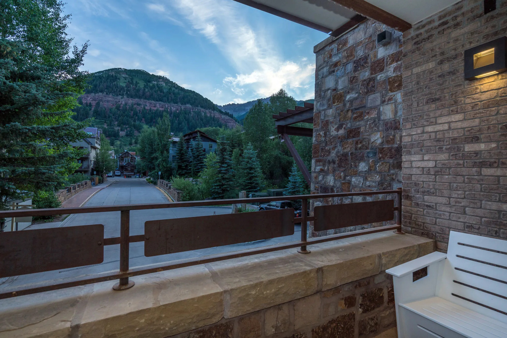 Element 52, Auberge Collection