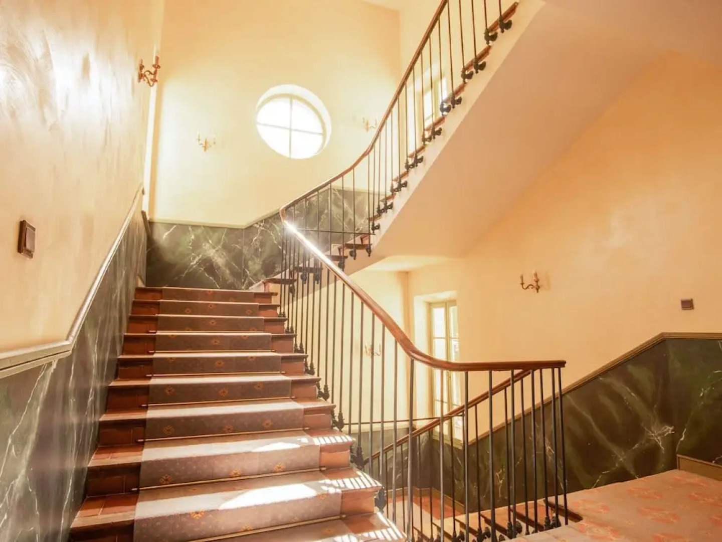 Studio with pool in garden Park, naerby spas and views at the Mont Ventoux.