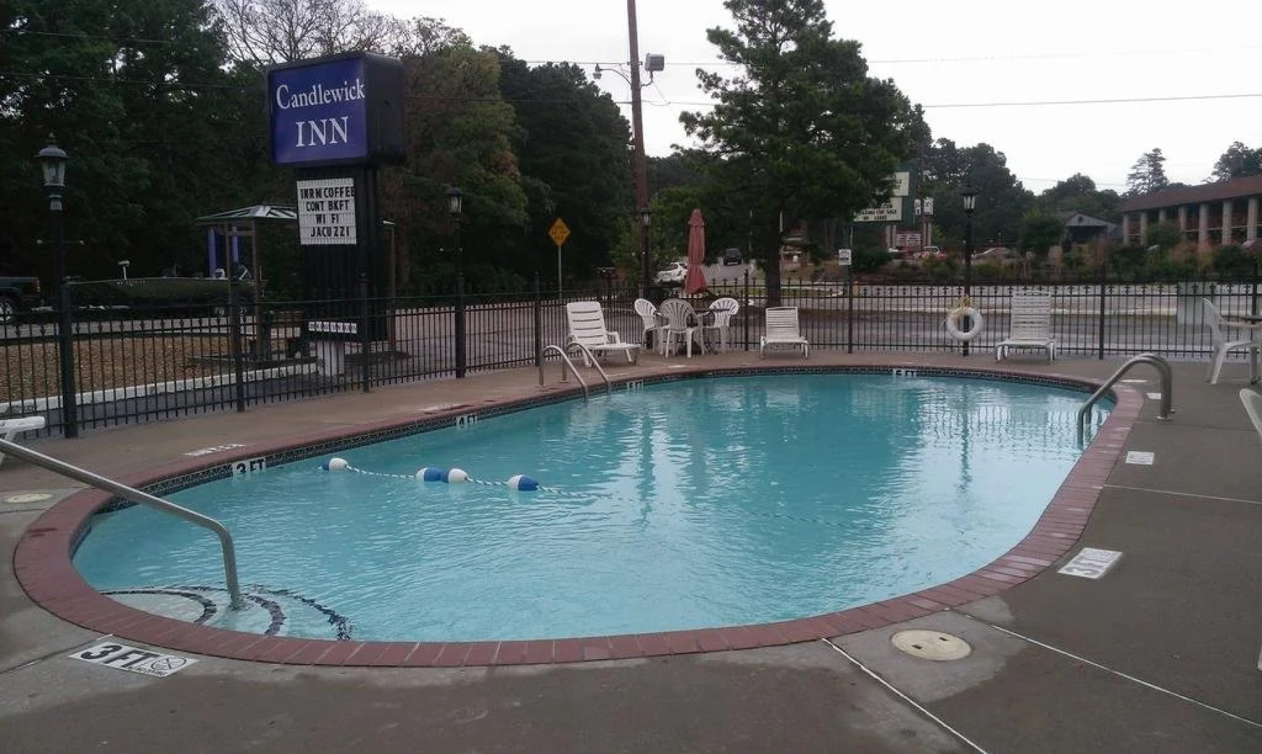 Candlewick Inn And Suites