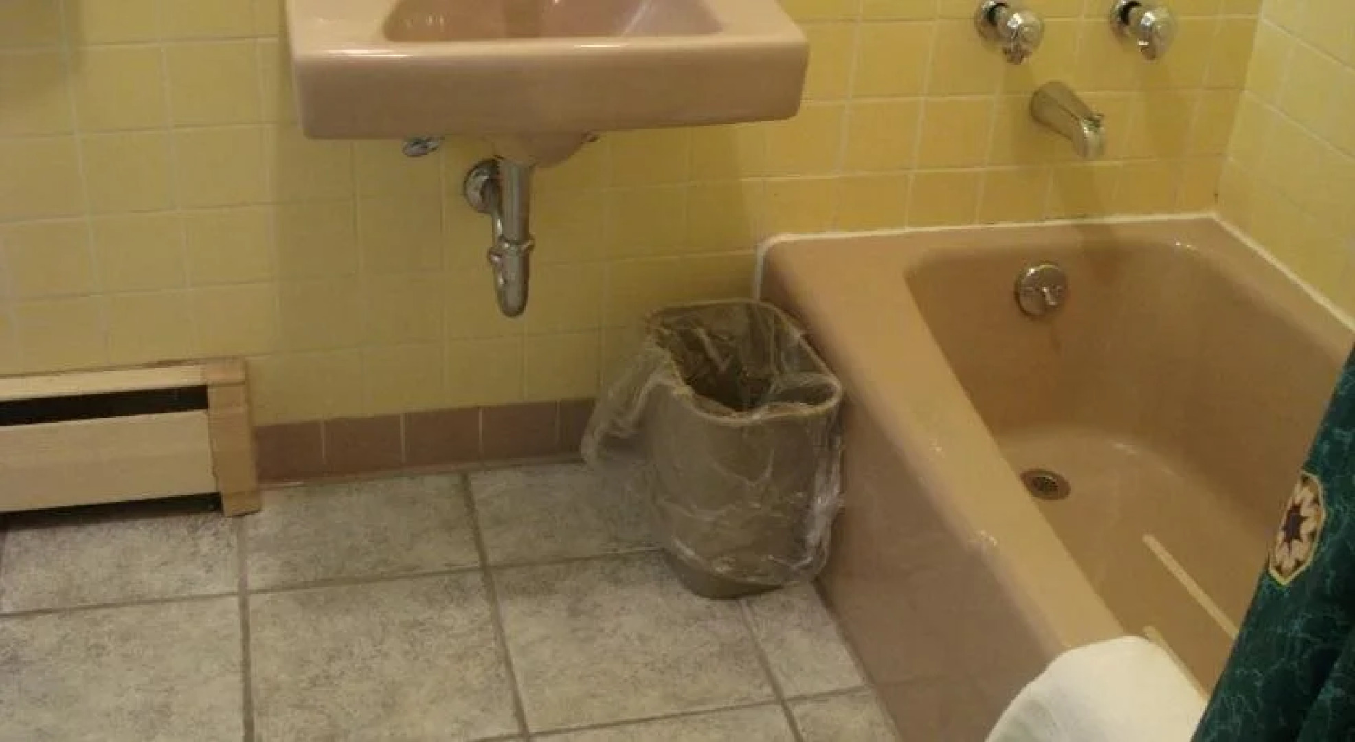 Thruway Holiday Motel