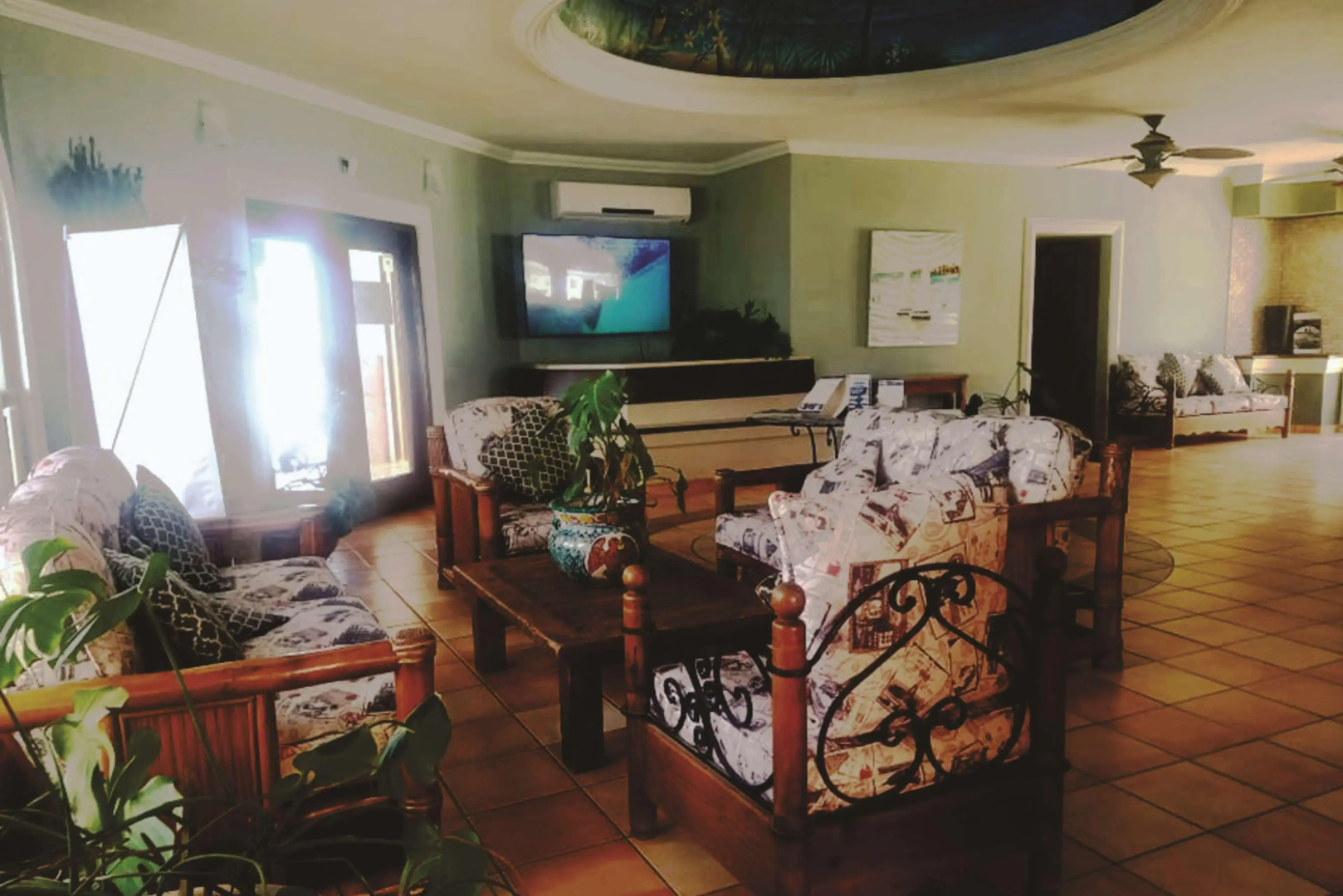 Laos Mar Hotel & Suites