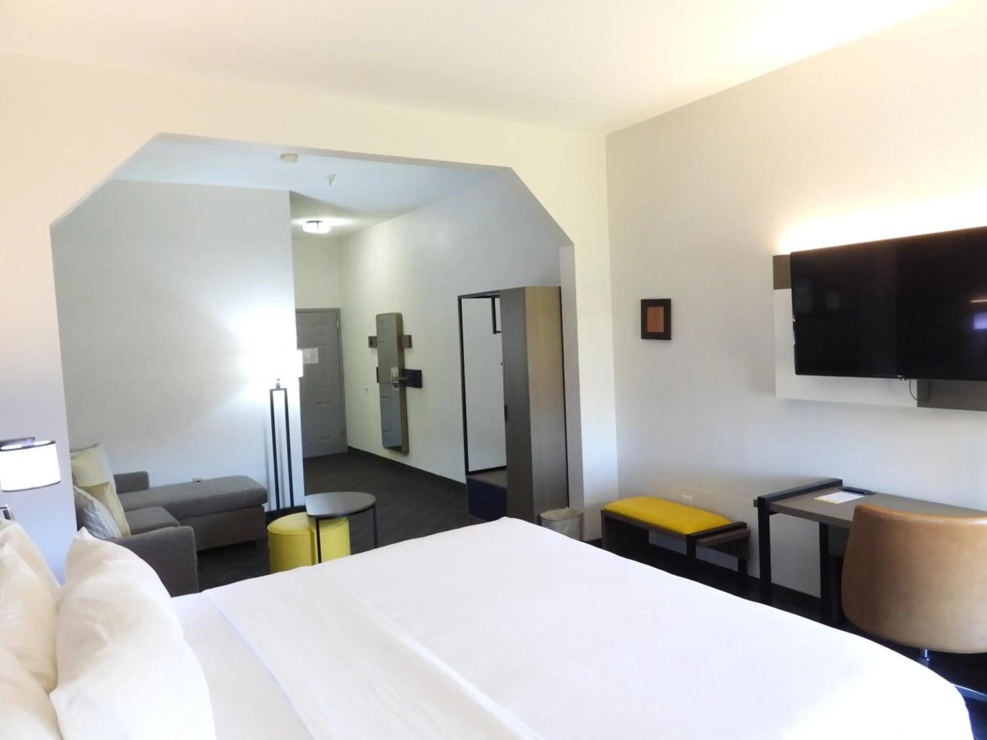 Comfort Suites