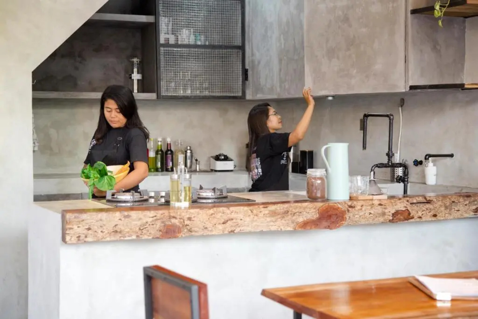 Flores Passport House