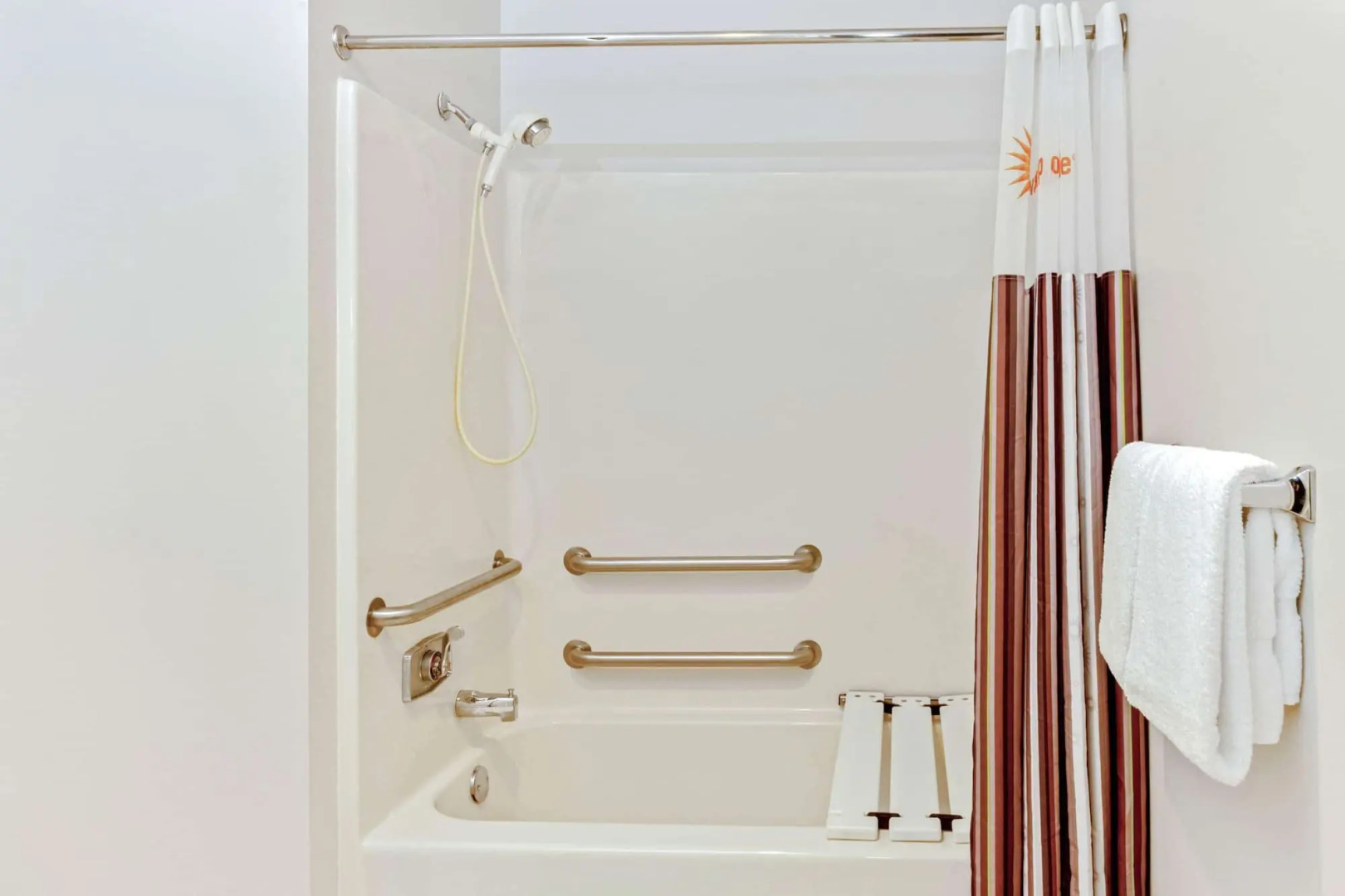 La Quinta Inn And Suites Milwaukee Delafield