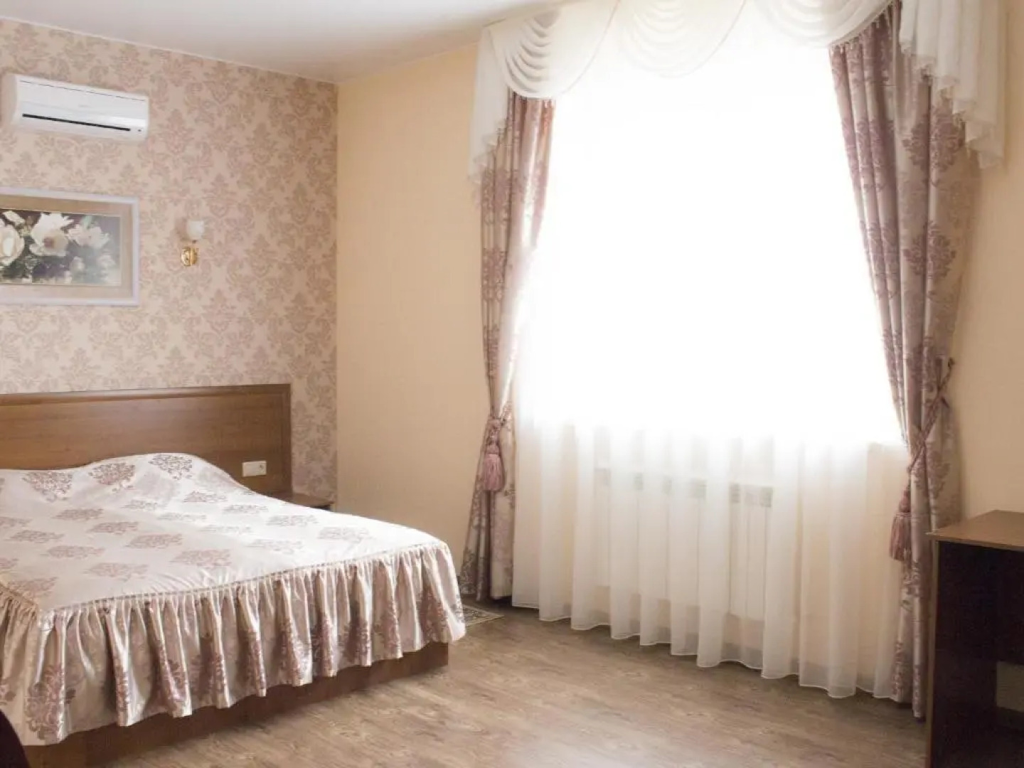 Отель «Шарм»