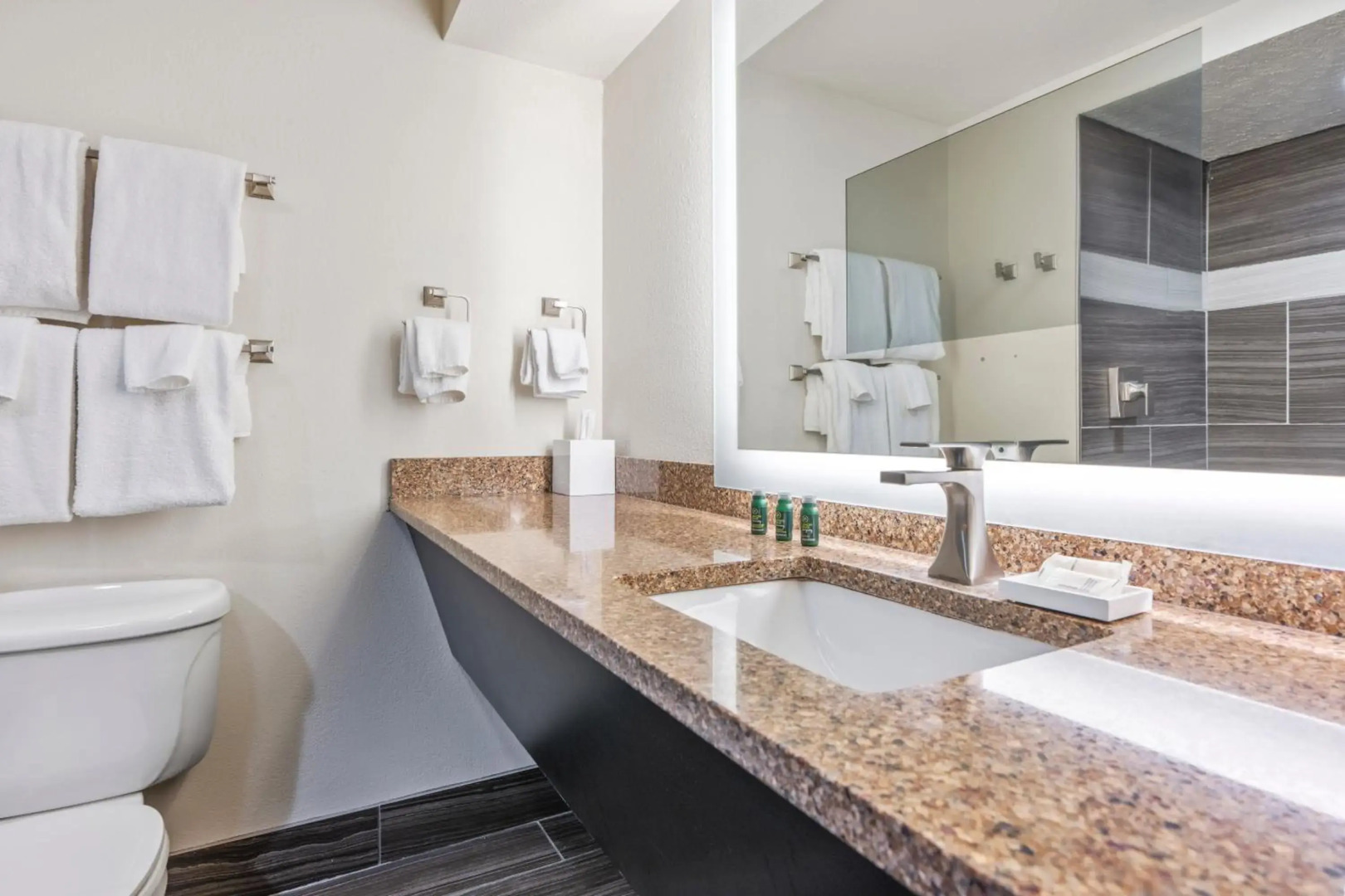 Cherry Tree Inn & Suites