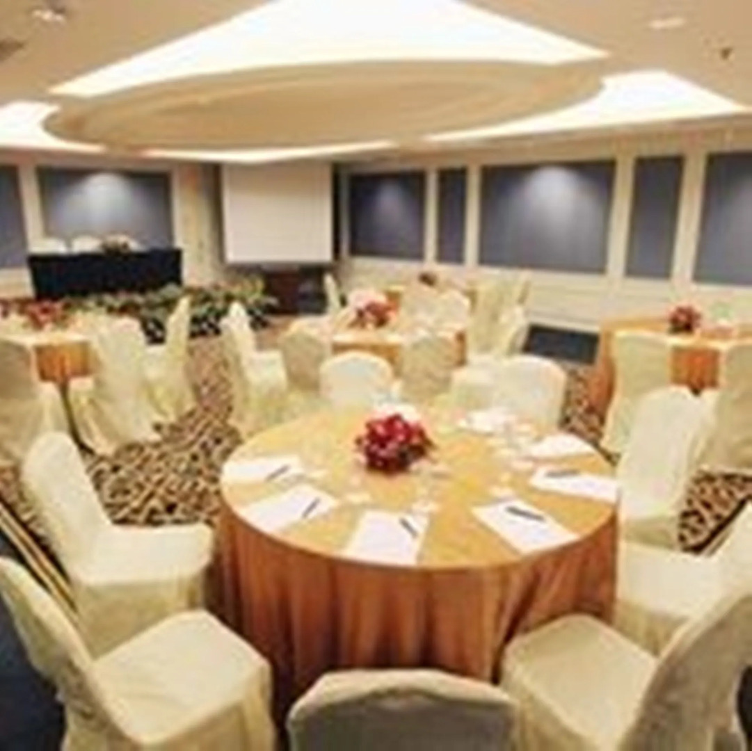 Harmoni One Convention Hotel & Service Apartments