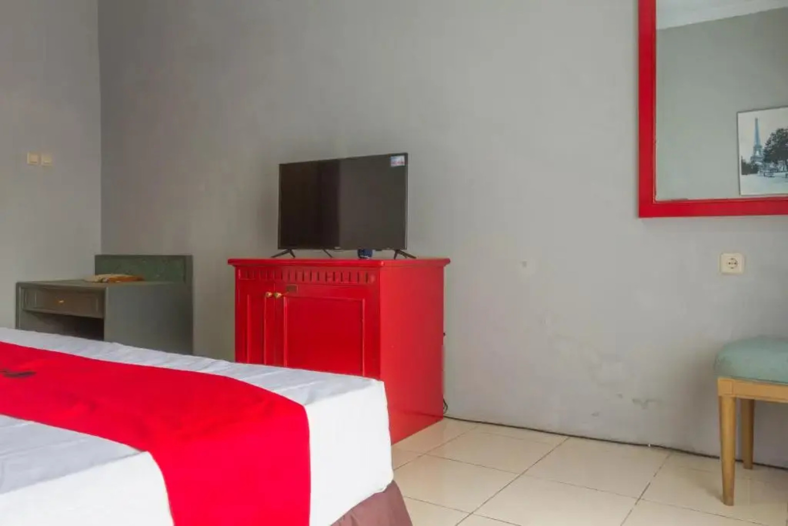 RedDoorz Plus @ Otista Garut