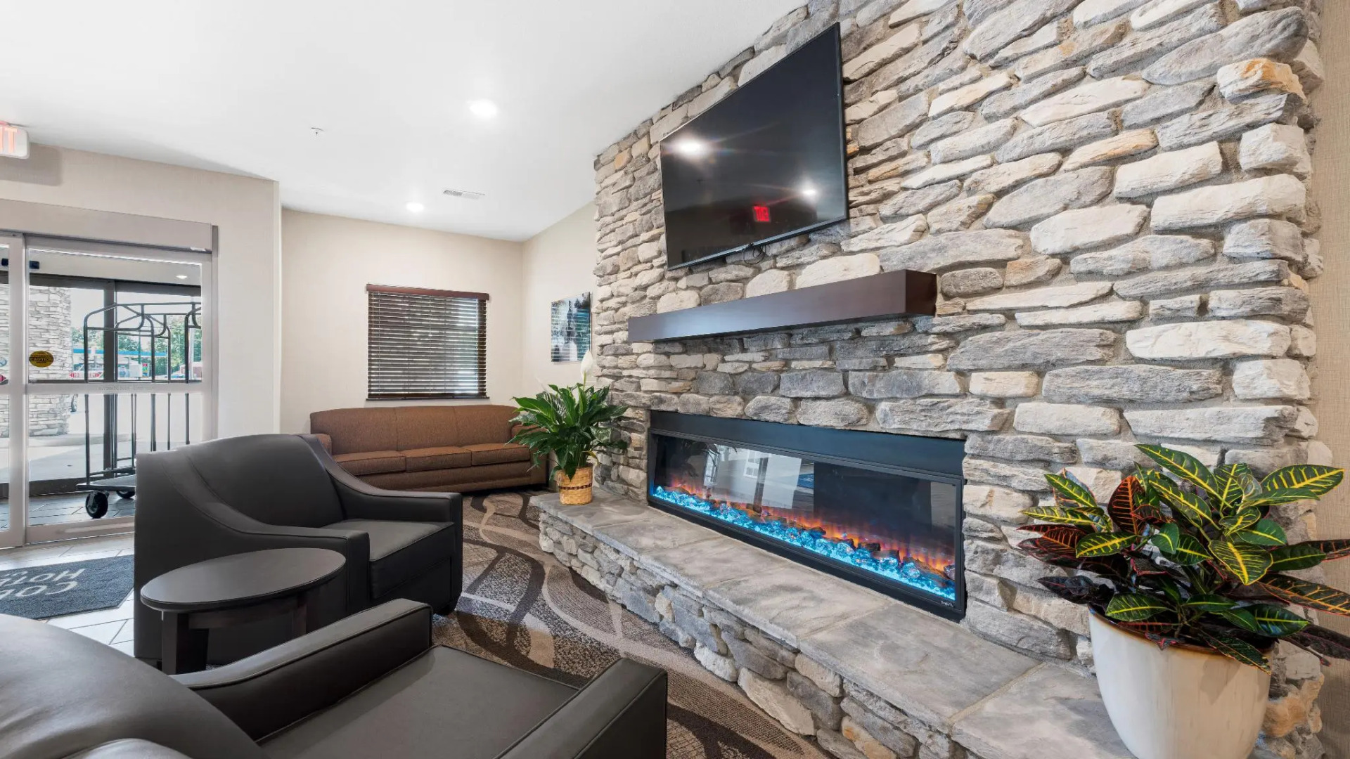 Cobblestone Hotel & Suites - Urbana