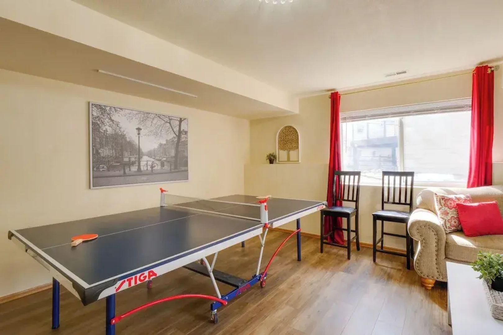Homey Dog-friendly Retreat w/ Deck in Dtwn Frisco!