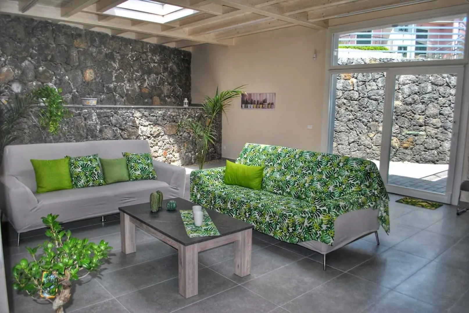 Villa Dedalisa by holidayngo