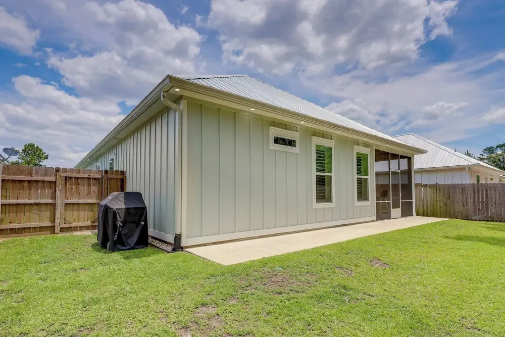 Bright Foley Home w/ Patio - 7 Mi to Wharf & Beach