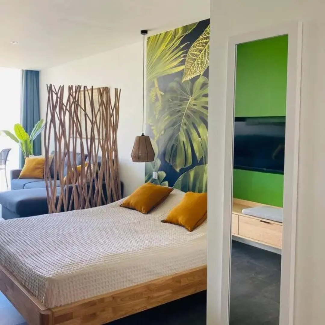 Studio tropical, beautifully renovated, sea view