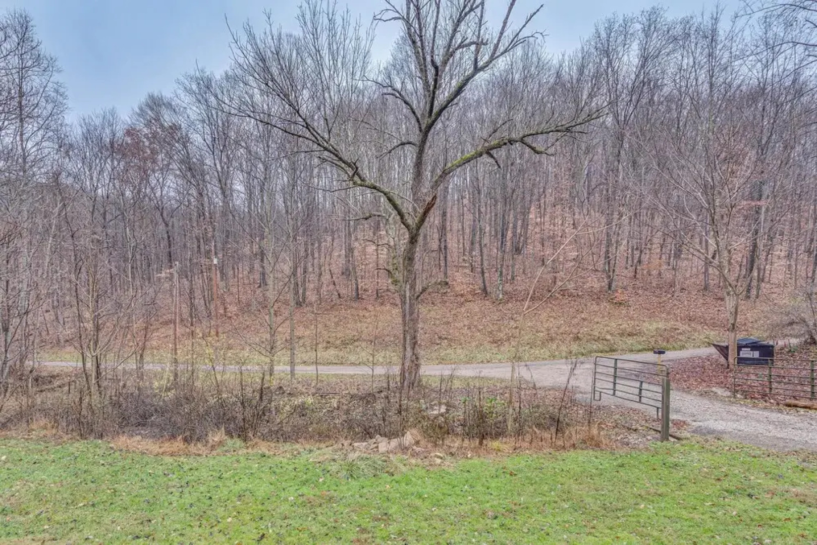 Pet-friendly Home ~ 10 Mi to Hocking Hills!