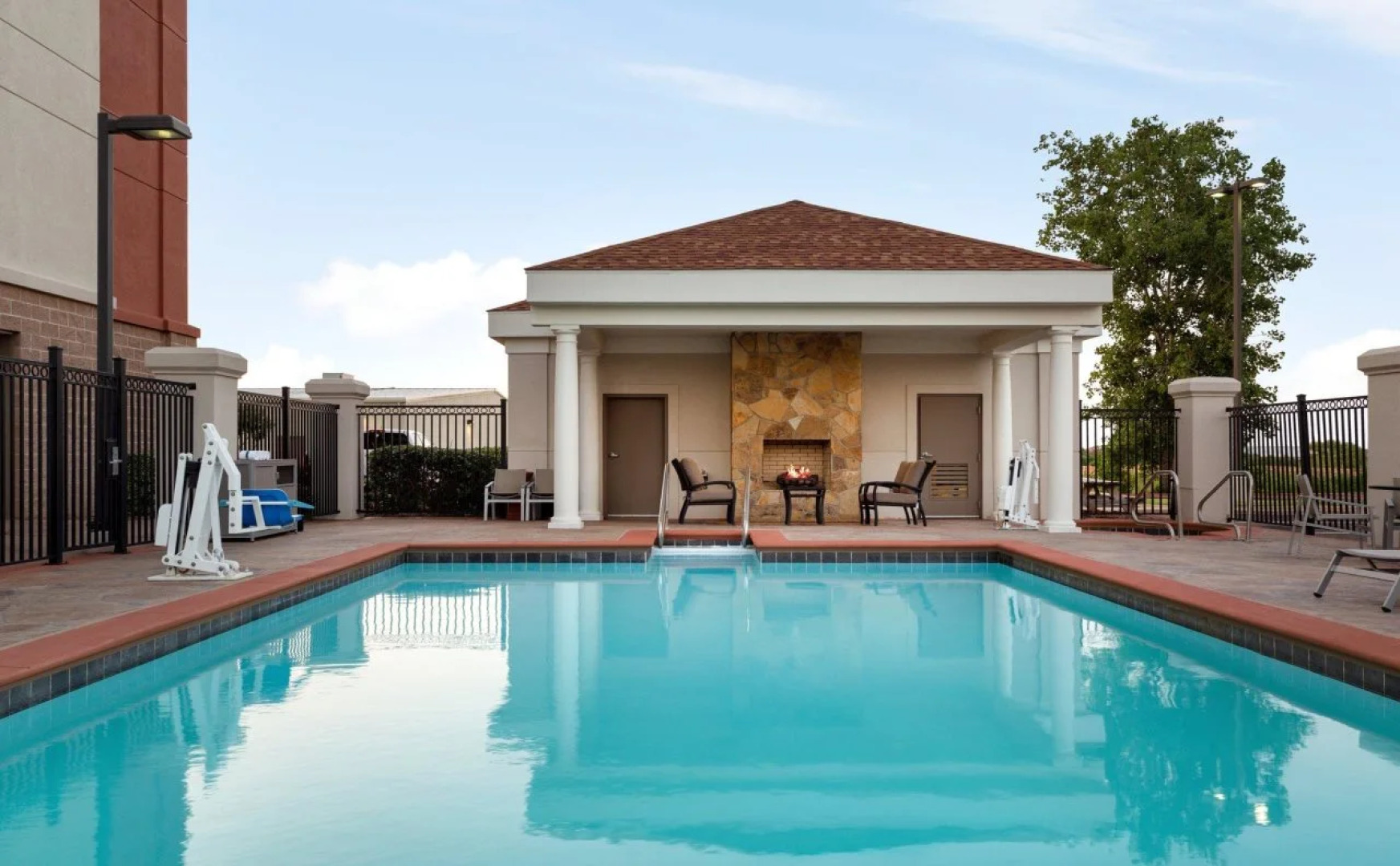 Holiday Inn Express & Suites Shawnee by IHG