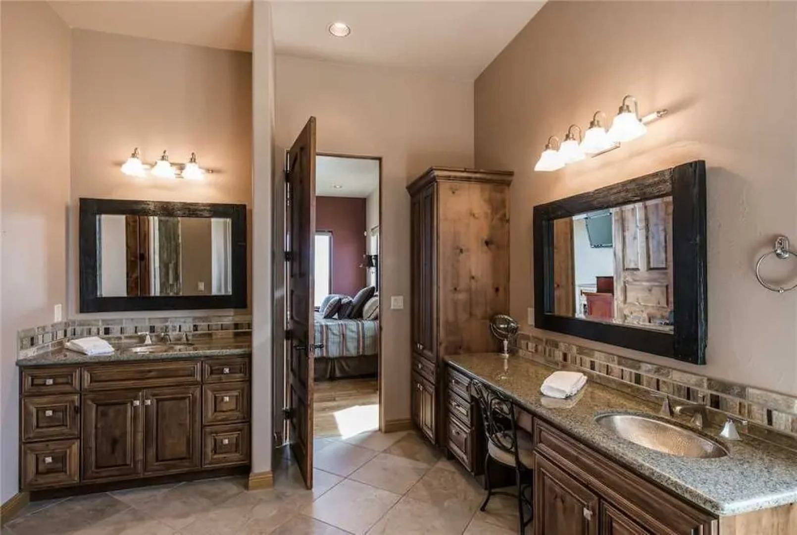 La Punta - Four Bedroom Cabin with Hot Tub