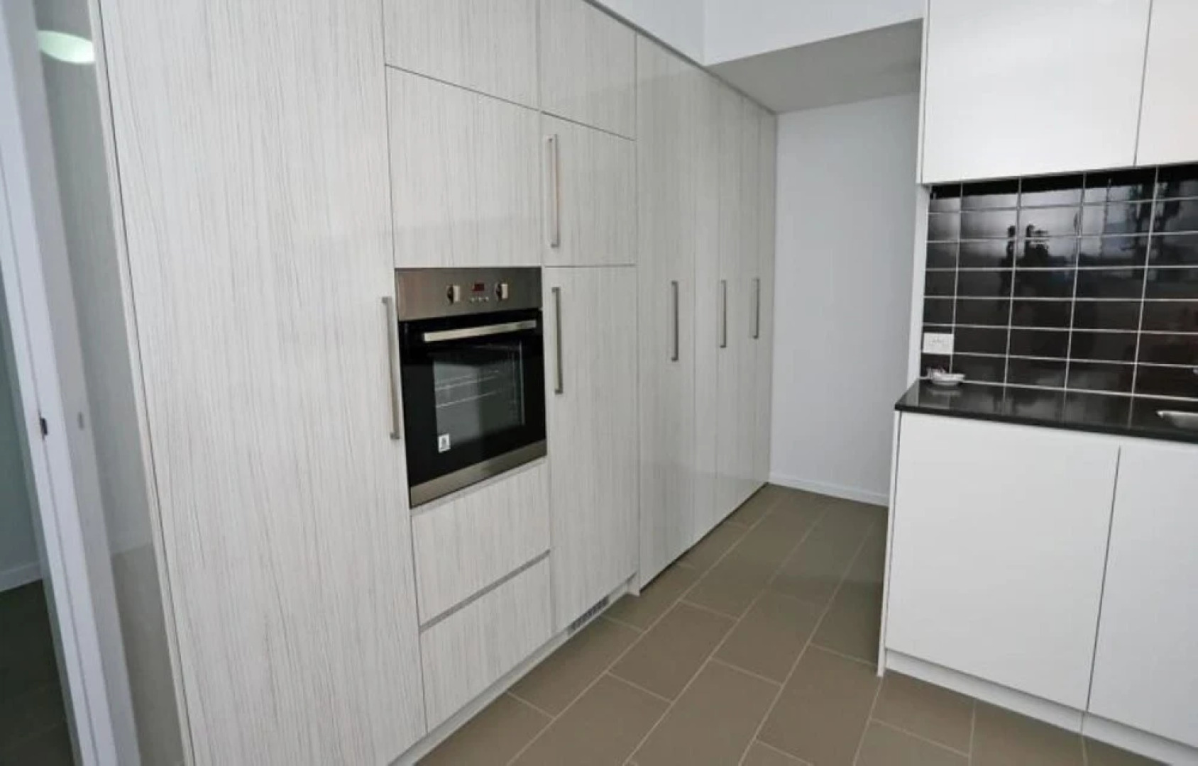 Under The Townsville Sun (694i)