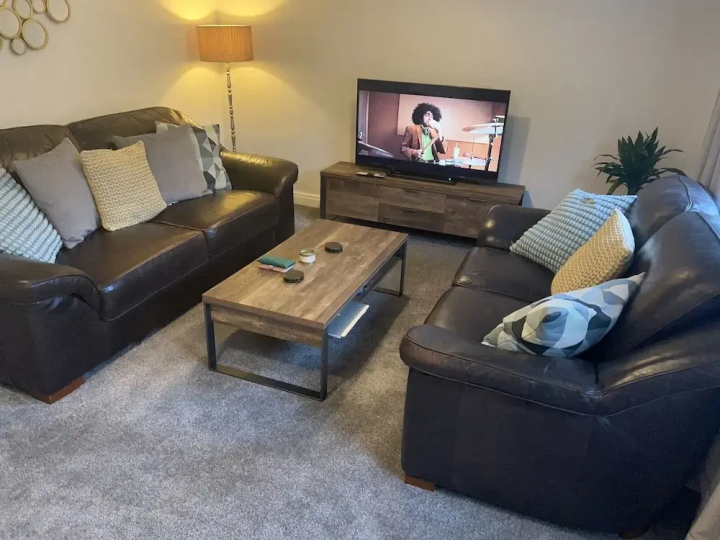 vERY comfy town house