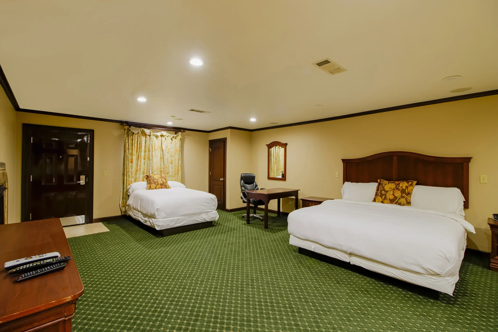 OYO Pinewood Inn & Suites Silsbee