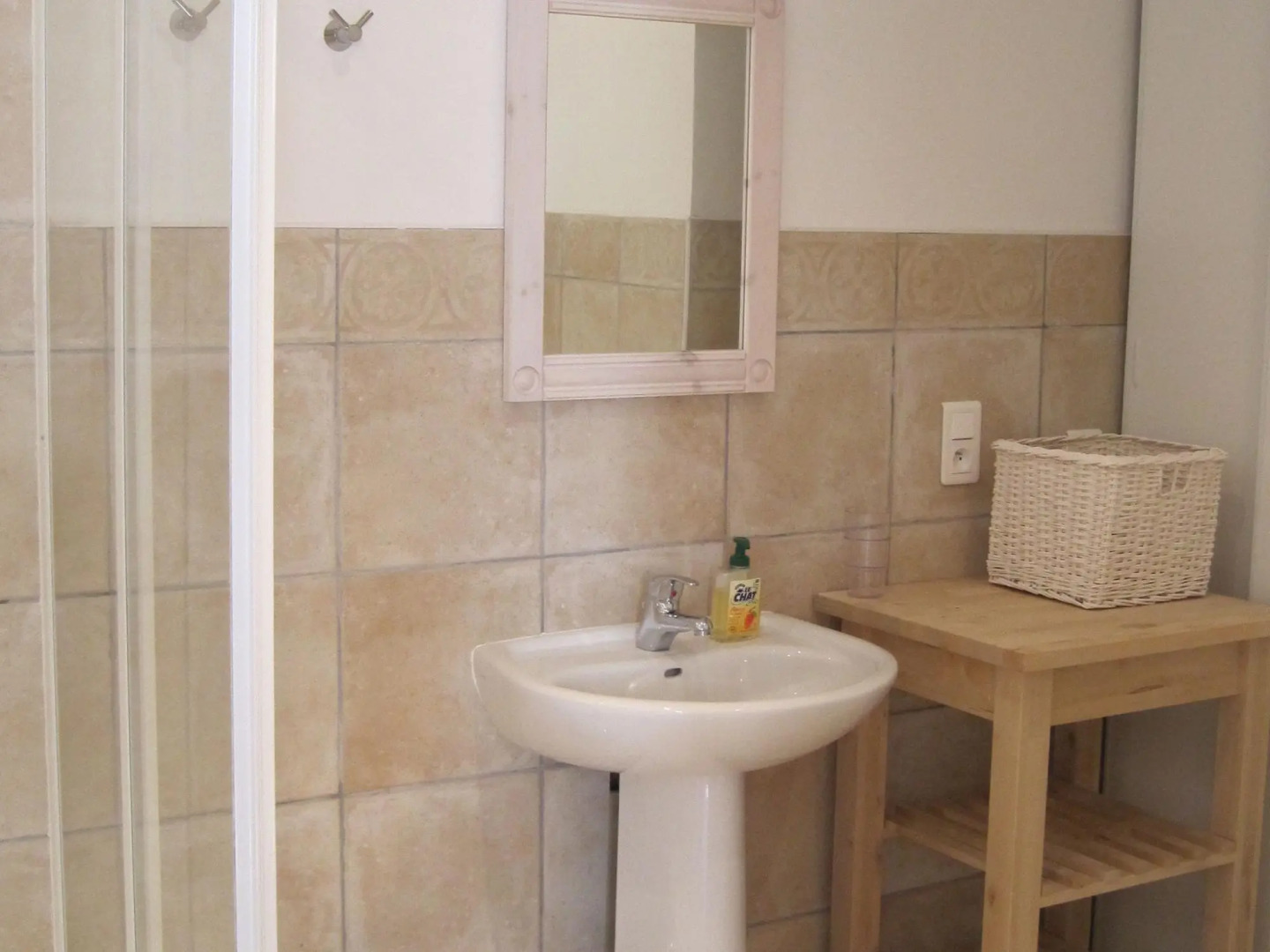 Charming cottage on estate (1880) with pool at the foot of the Pyrenees