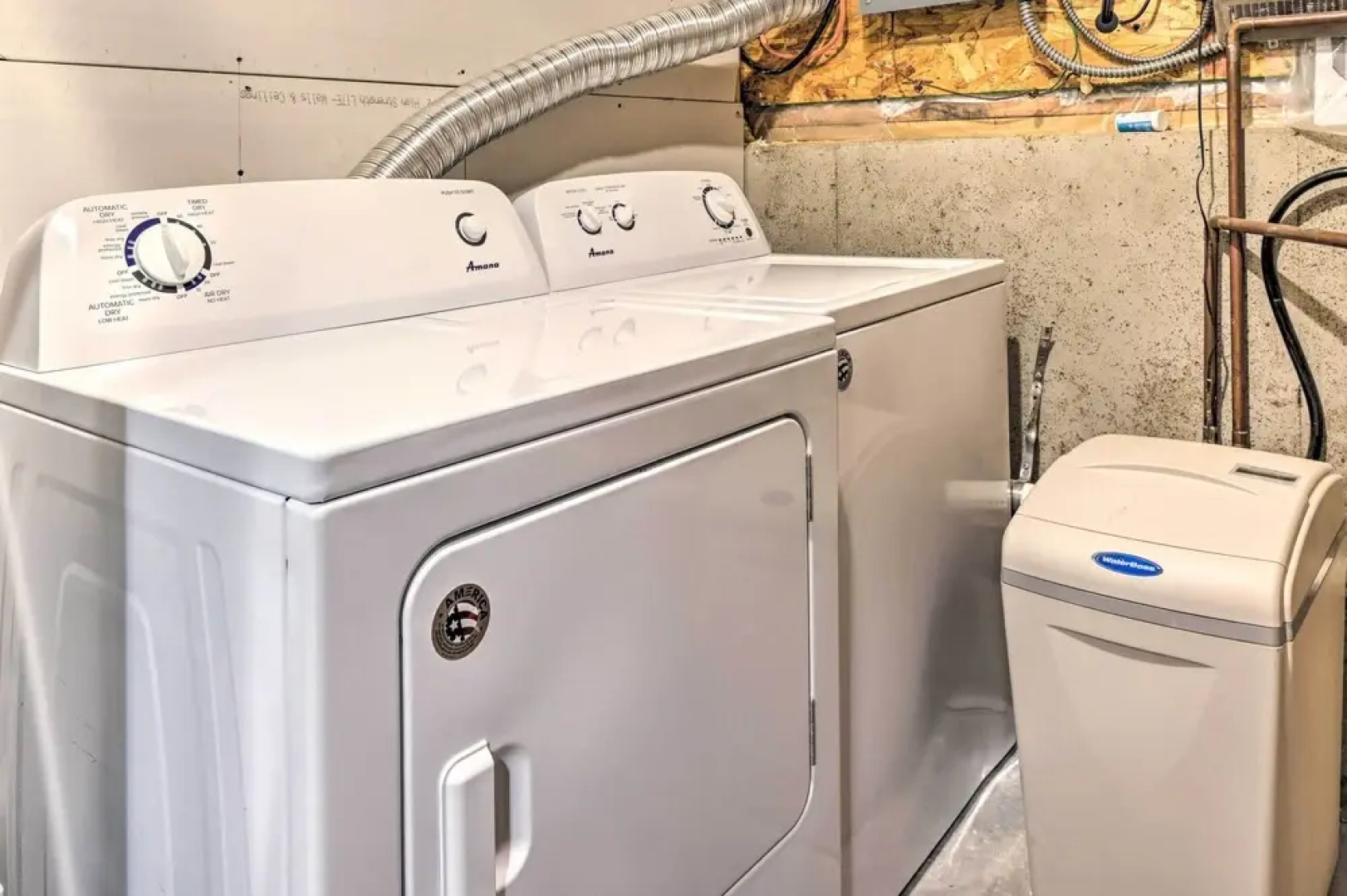 Mosinee Escape w/ Fire Pit - 1 Mi to River!