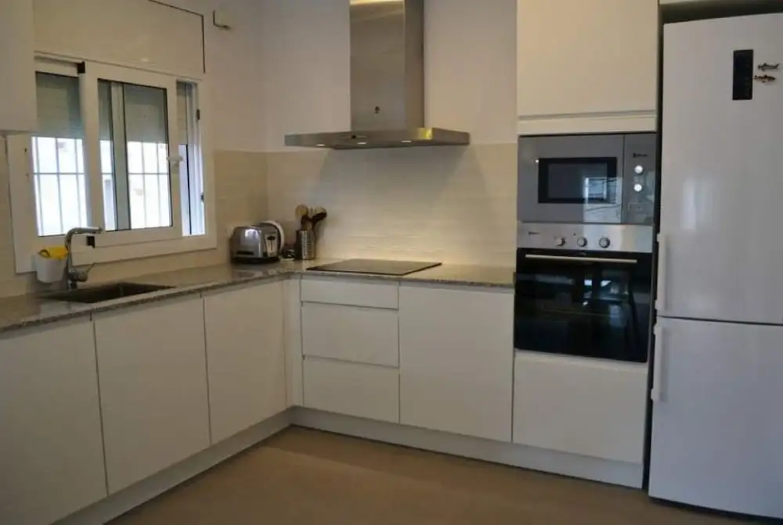 106304 - House in Colera