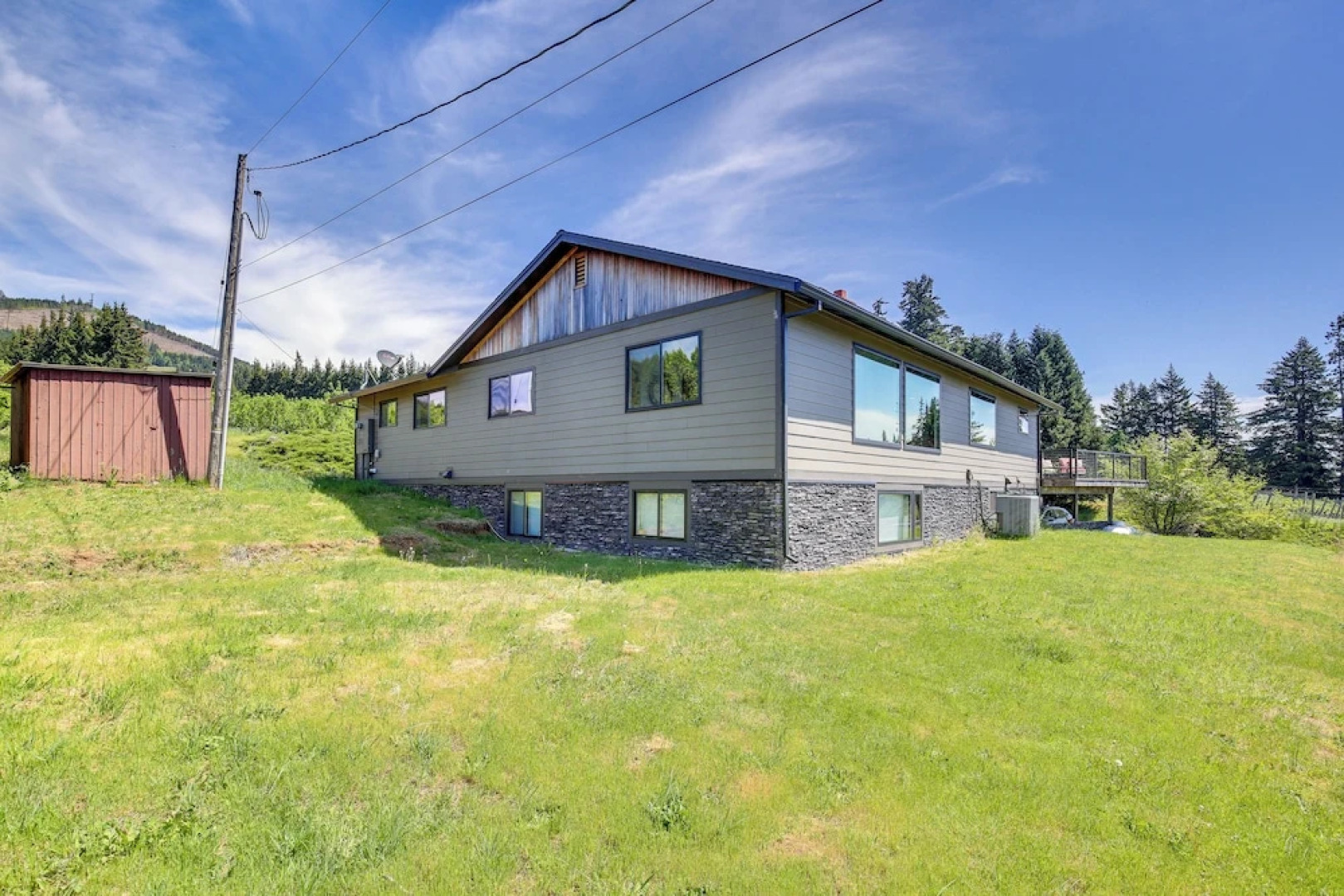 Mt Hood Views: Modern Underwood Home w/ Deck!