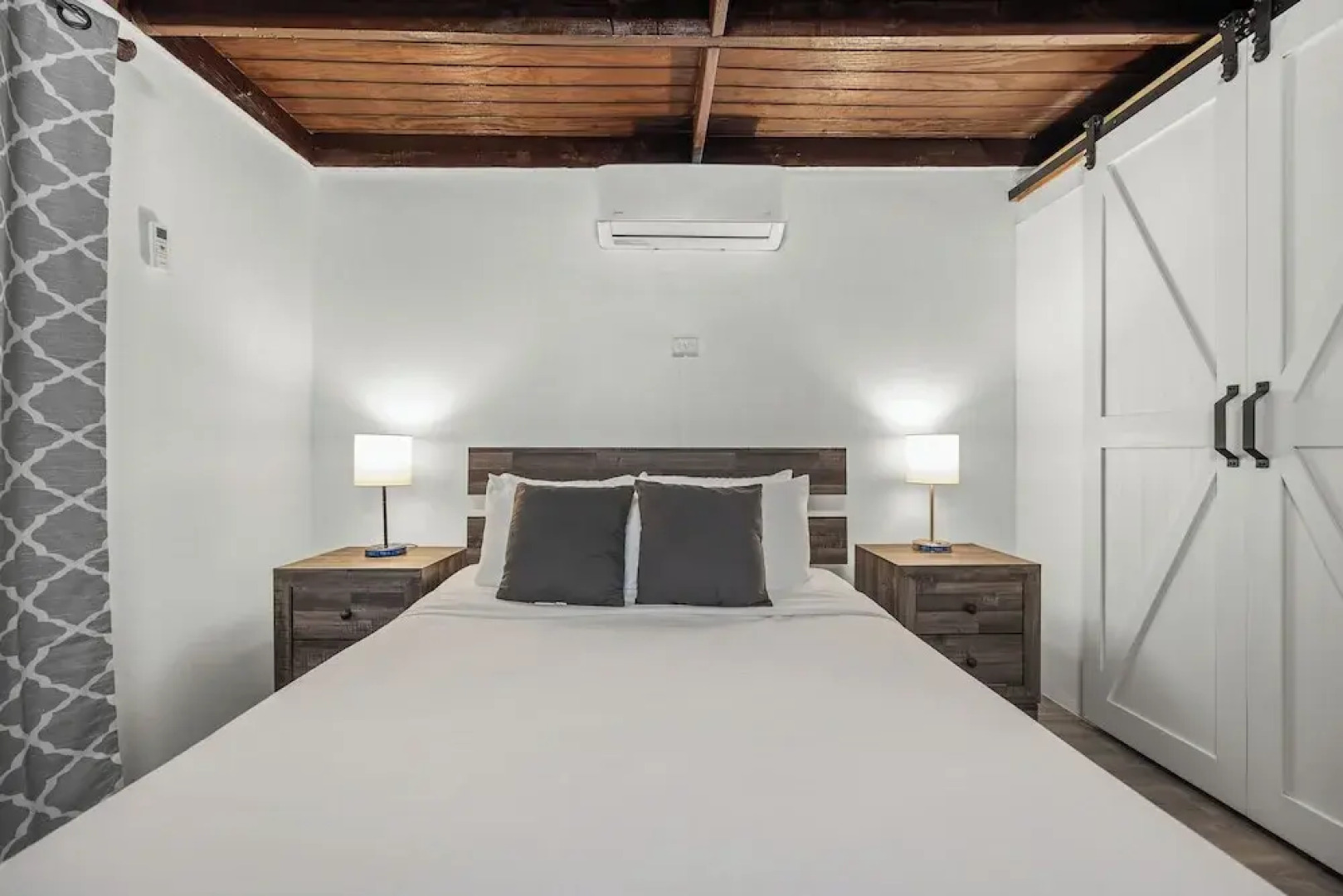 Private Pool Near the Beach Pet Friendly