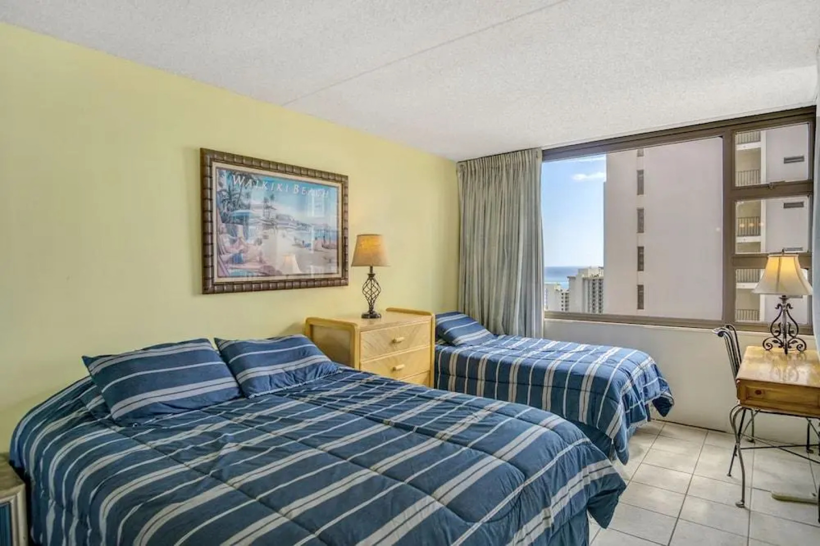 Waikiki Banyan - Ocean View Tower 2 Suite 2904