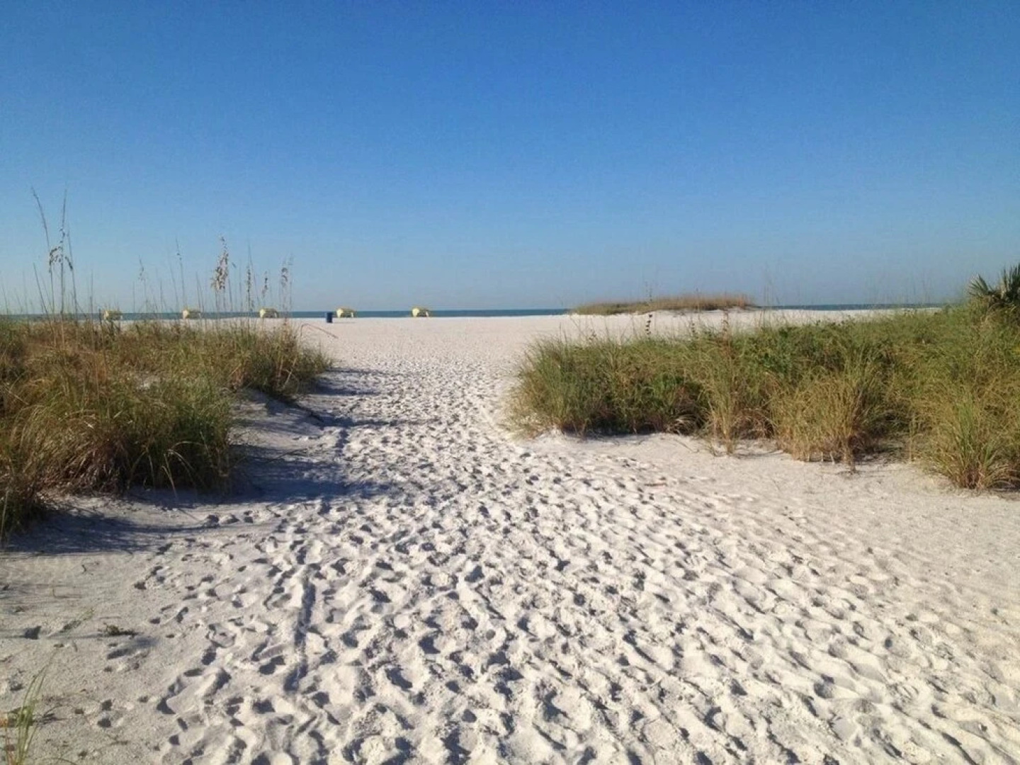 Tropic Terrace #9 - Beachfront Rental Studio Bedroom Condo by Redawning