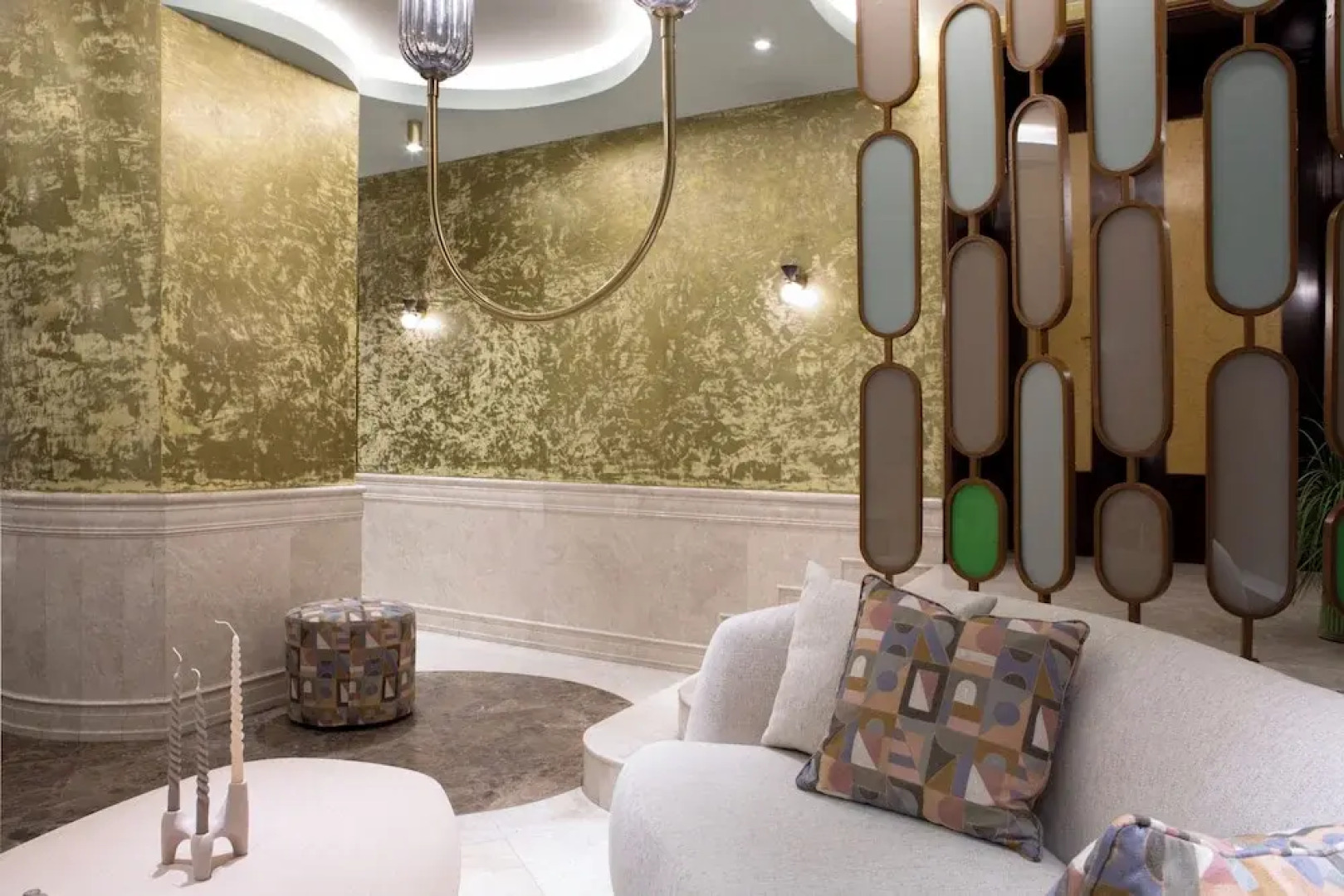 Zeus Essence Bucharest Venezia