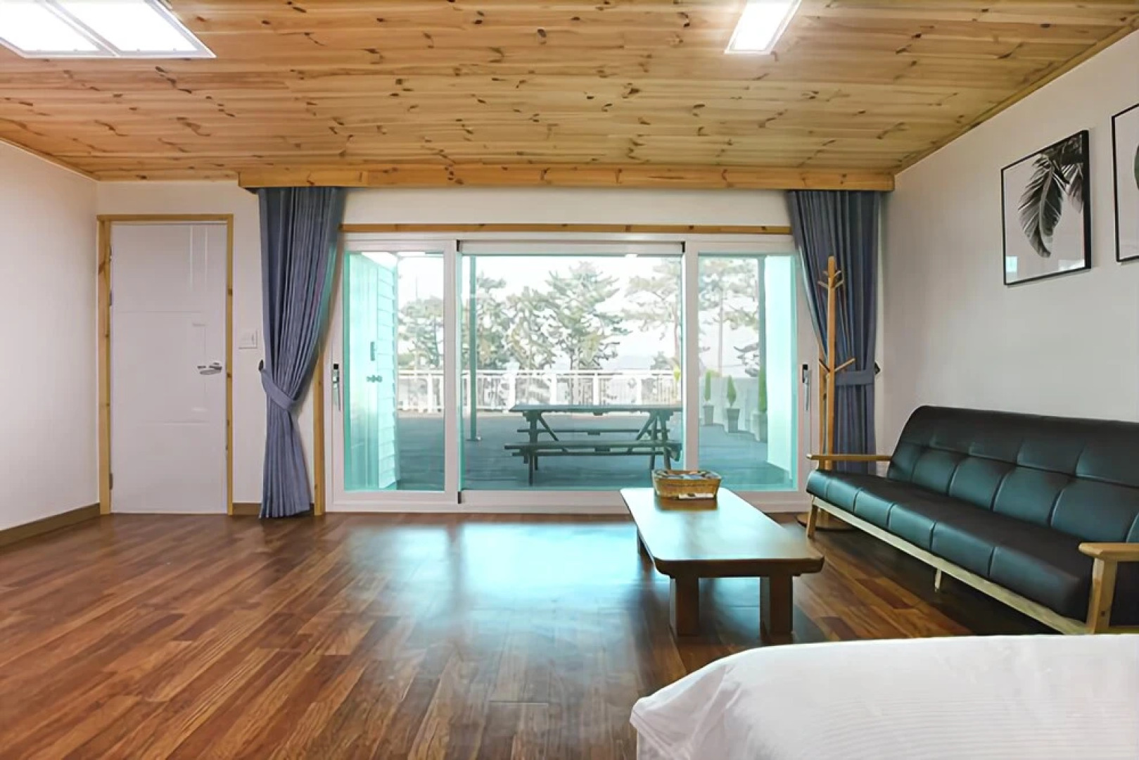 Yeosu Sea Side Pines Pension