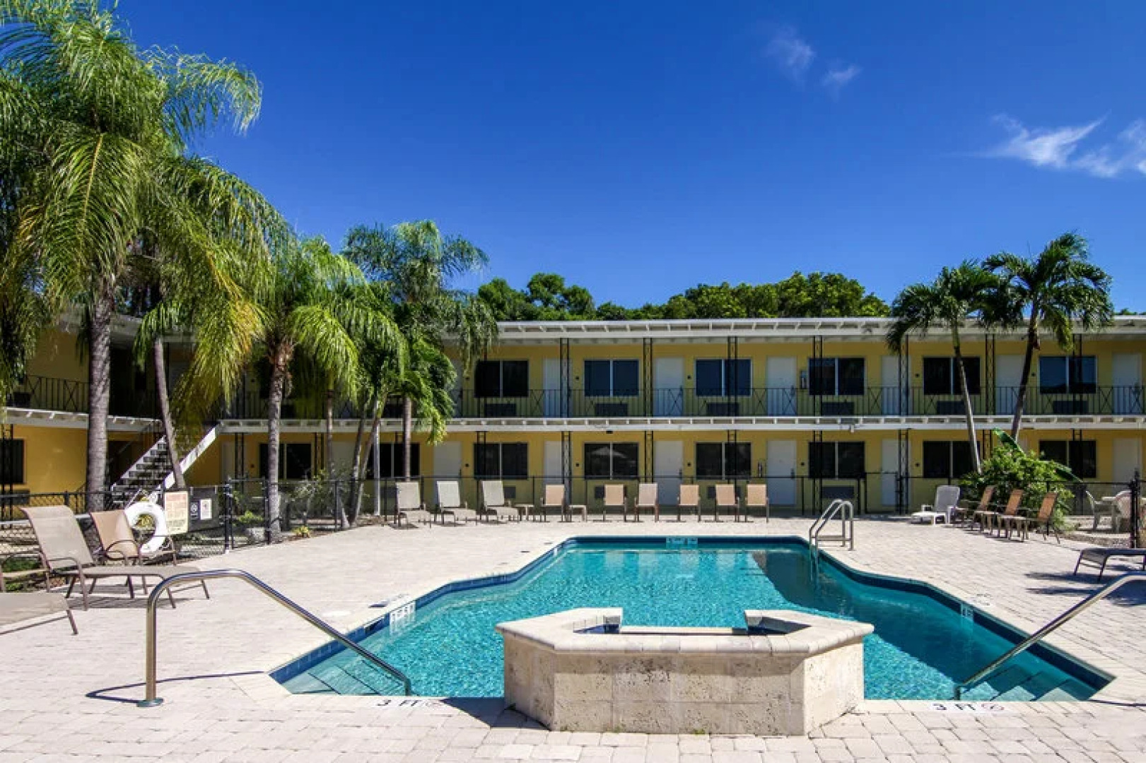 Rodeway Inn & Suites