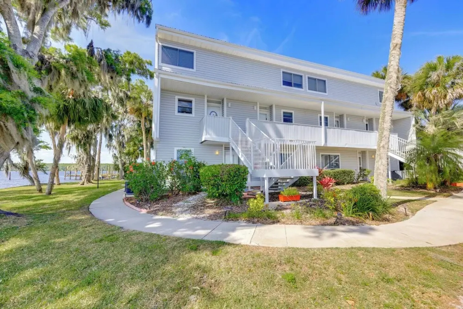 Private Balcony w/ Water Views: Welaka Condo!